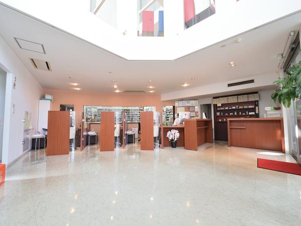 【宇都宮市】≪宇都宮駅より徒歩圏内≫ 電車通勤も可能な好立地♪ 小規模展開で転居を伴う異動なし ヘルプ体制充実★ 年収580万円